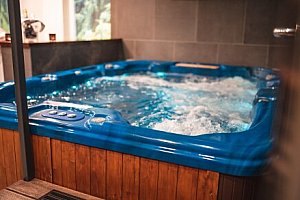 Jižní Čechy u CHKO Třeboňsko: Hotel Lucia *** se snídaněmi a neomezeným wellness + dárek a balíček slev