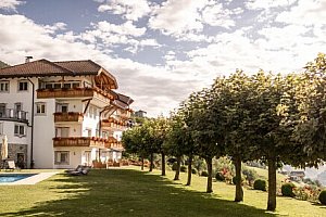 Jihotyrolské Villanders: Pobyt v EGGER Apartments & Suites se snídaní a venkovním bazénem + úschovna kol