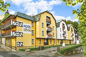 Mariánské Lázně: Pobyt ve Spa Hotelu Děvín **** se snídaní či polopenzí, saunou a vstupenkou do parku miniatur