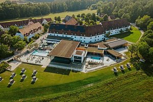  Hornofalcký les: Rieden v Hotel & Spa Gut Matheshof **** se snídaní a wellness centrem s bazény a saunami