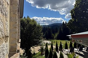 Bayerisch Eisenstein u hranic a Velkého Javoru: Maiers Hotel s polopenzí, finskou saunou a infrasaunou + káva