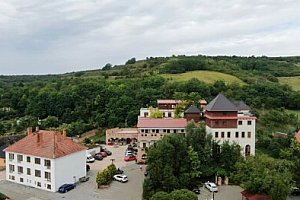 Jižní Morava nedaleko vodní nádrže Nové Mlýny v Hotelu Kurdějov *** se snídaní, vířivým bazénem a 2 saunami