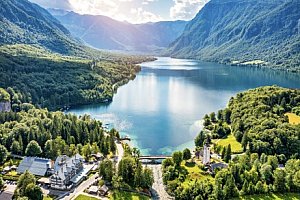 Slovinsko 100 m od Bohinjského jezera: Hotel Jezero **** se snídaní/polopenzí a vstupem do bazénu i sauny