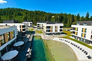 Polské Beskydy u aquaparku ve Vislow Resortu se snídaněmi, neomezeným wellness, soukromou pláží a animacemi