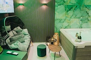 Privátní wellness v Praze: vířivka jen pro vás + drink a absolutní soukromí